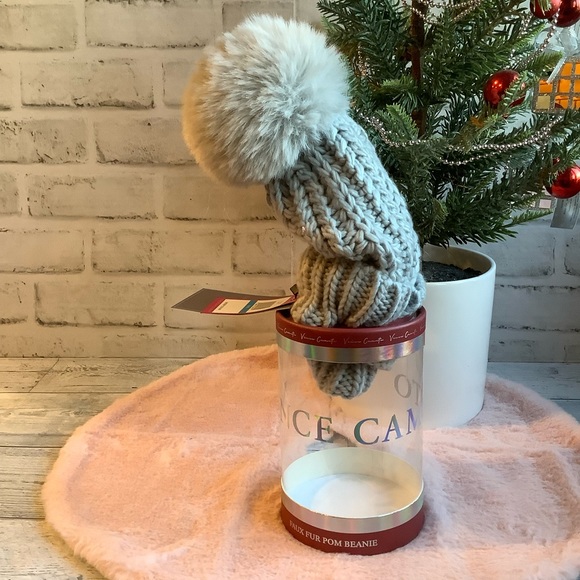 Vince Camuto Hat in Gift Container - Picture 2 of 2